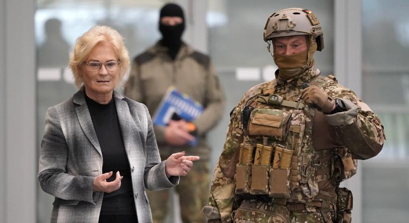 Saját koalíciós partnerei alázzák a német védelmi minisztert