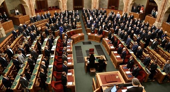 Csúsztatva vádolja zsarolással a Fidesz a német és a holland parlamentet