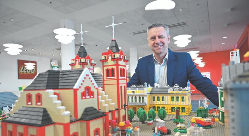 Csapatjátékosként dolgozik a nyíregyházi LEGO gyárért