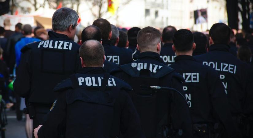 Megtámadtak két iskolába tartó lányt Németországban, súlyosan megsérültek