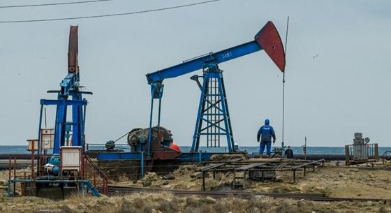 Az OPEC kitart az olajkitermelés visszafogása mellett