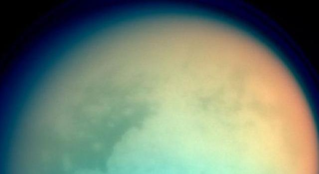 Tengereket és felhőket találtak a Szaturnusz holdján