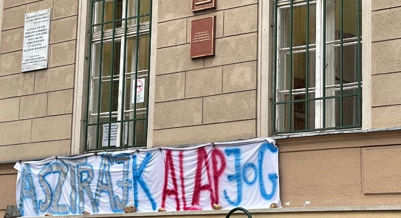 „Magyarország normális ország, lehet sztrájkolni”