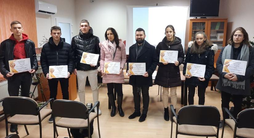 Számos fiatalt is díjazott az Önkéntes Központ Szolnokon