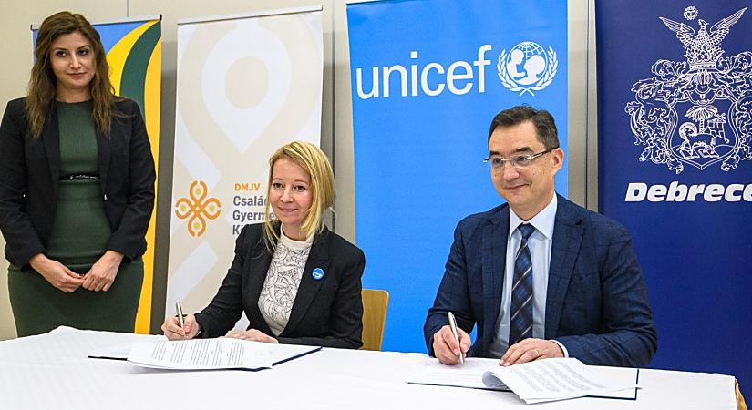 480 millió forinttal támogatja a debreceni menekültellátást az Unicef – fotókkal