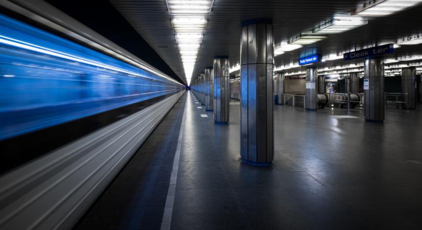 Videón, ahogy füstöl a 3-as metró megállója: ez áll a háttérben