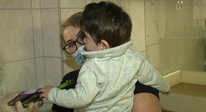 Beteg gyerekeket lepett meg a Mikulás Debrecenben – videóval