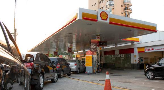 Pánik a benzinkutakon – meddig tartható a hatósági ár?