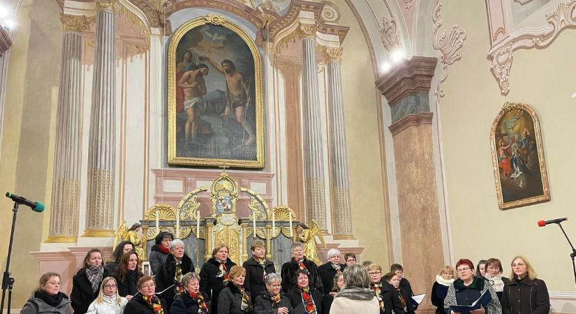 Több kórus adott adventi koncertet Jánosházán