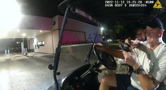 Lemondott egy floridai rendőrfőnök, aki a jelvénye felmutatásával úszta meg a közúti ellenőrzést
