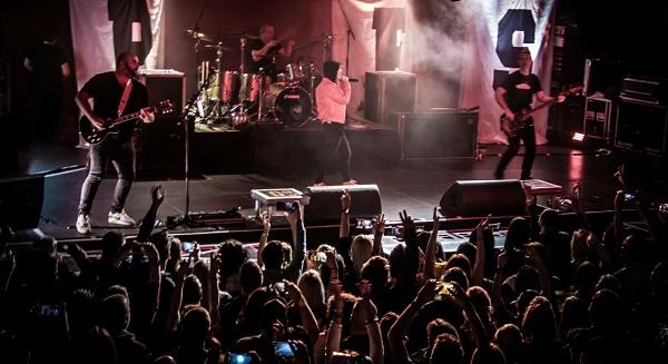 „A Guano Apes hibátlanul hozta vissza a 2000-es évek hangulatát” - Guano Apes, Machete Dance Club koncertbeszámoló , 2022. 12. 02., Akvárium Klub