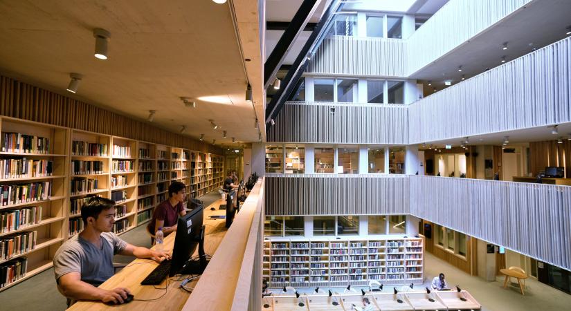 Szinte mindenki bezár, de a kiebrudalt elitegyetem könyvtára nyitva marad Budapesten