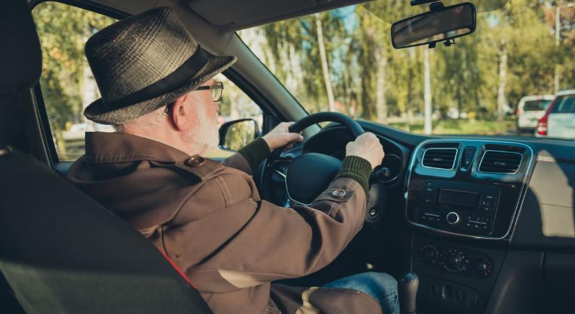 91 éves bácsi tötymörgött kocsijával Esztergomban, nem is volt orvosi engedélye