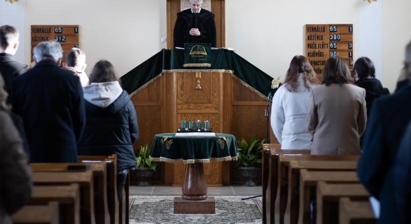 Az ige kőszálként megáll – hármas ünnep a zselízi református közösségben