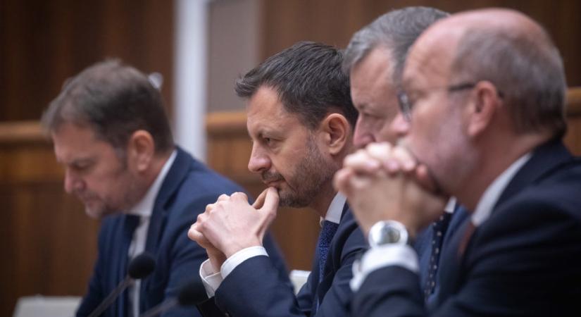 Az ĽSNS mind a hét képviselője a kormány megbuktatása mellett szavaz