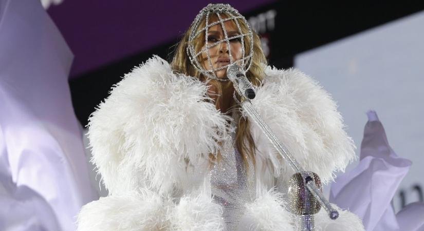 Jennifer Lopez karácsonyi szettje nagyon nagyot megy (fotók)