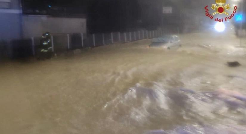 Dél-Olaszországban kiterjedt áradások és egy tornádó is gondokat okoz