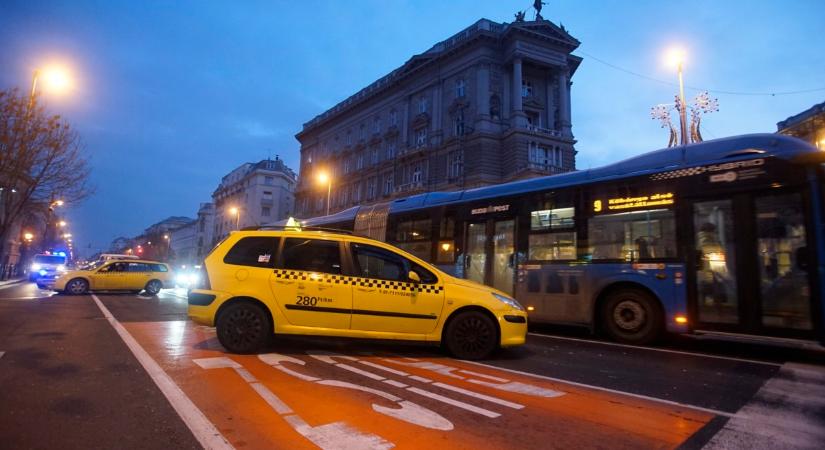 Van pofájuk: Orbán Viktortól várnak segítséget a taxisok
