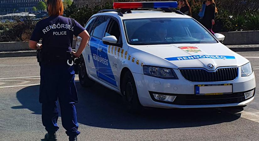 Elgázoltak egy rendőrnőt Vácon, a baleset közúti ellenőrzés során történt, a sérültet mentő vitte kórházba