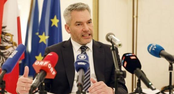 Karl Nehammer: az osztrák belügyminiszter jövő tavaszra halasztaná Románia schengeni csatlakozásának tárgyalását