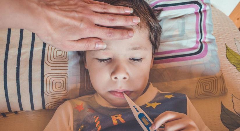 Megteltek a gyermekosztályok: egyszerre támad a Covid, az influenza és az RSV Ausztriában