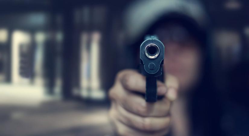 Étteremben fegyverrel fenyegetőző férfit ítéltek el Keszthelyen