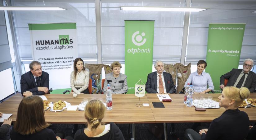 Nehéz sorsú családok számára tette szebbé az ünnepeket az OTP Bank