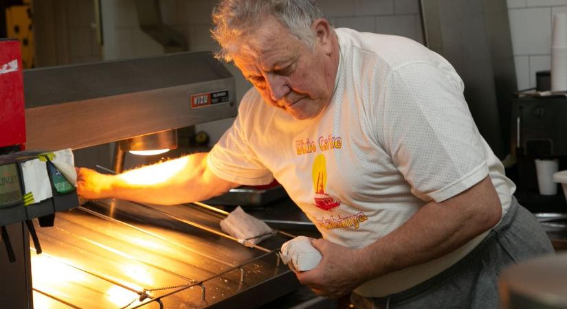A Mekit is megelőzte, most mégis bezár Tatabánya kedvenc hamburgerese, Dixie bácsi