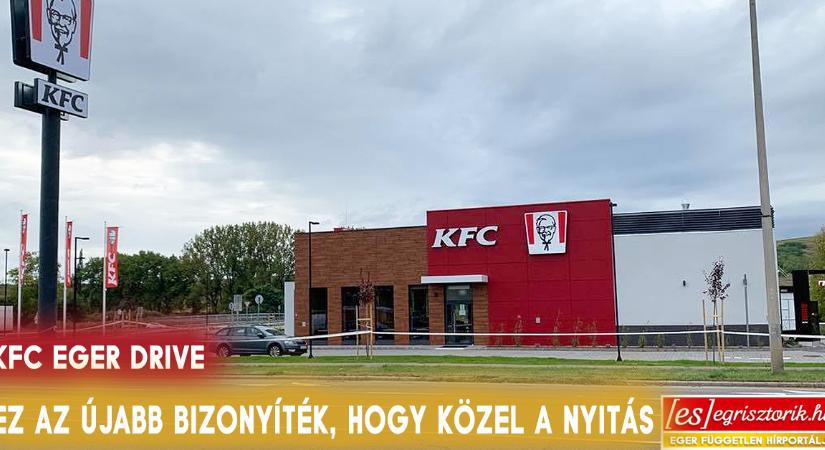 Íme egy újabb jel, amely bizonyítja, hamarosan megnyílik a KFC Eger Drive