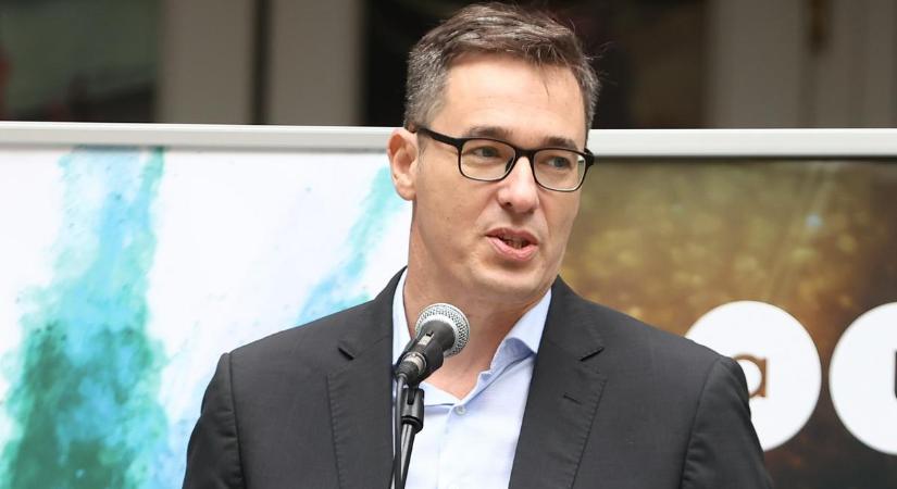 Karácsony Gergely a felesége sütijével lepte meg a munkatársait – fotók