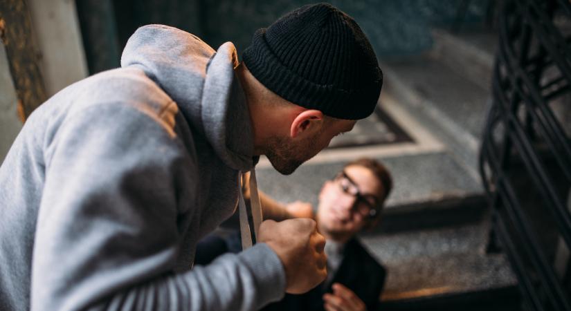 Szék, pohár és csont is tört a majsai kávézóban
