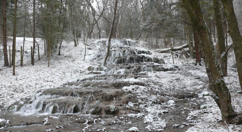 8 csodás magyar vízesés, ami télen még remek úti cél lehet: jégbe fagyva még szebbek
