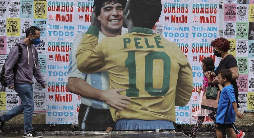 Maradona családja is lerótta tiszteletét Pelé előtt