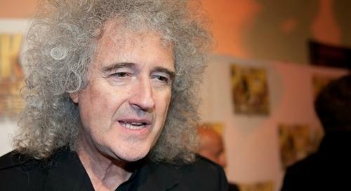 Brian Mayt, a Queen együttes gitárosát III. Károly a Sir előnév viselésére jogosító lovagi rangra emelte
