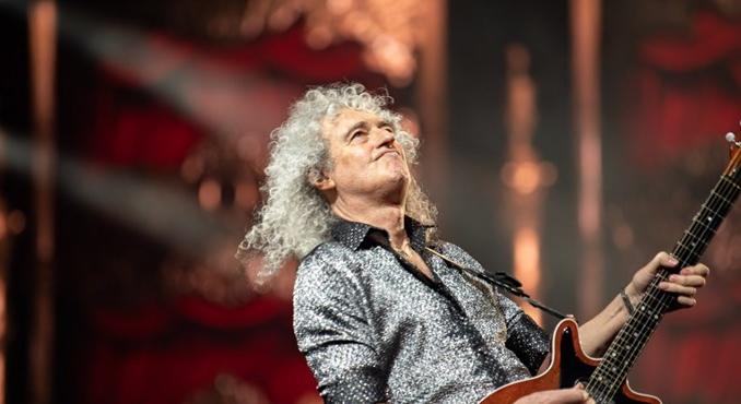 Brian Mayből lovag lett