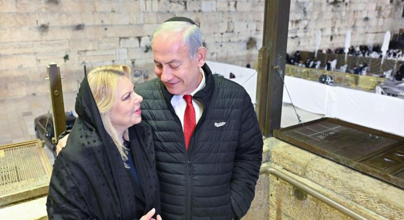 Netanjahu és felesége a Siratófalnál adott hálát az új kormány megalakulásáért