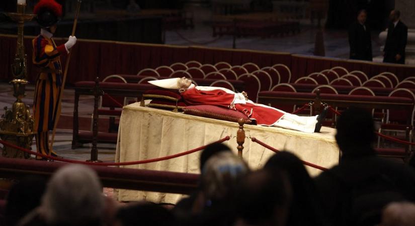 Erdő Péter is ott lesz XVI. Benedek pápa temetésén