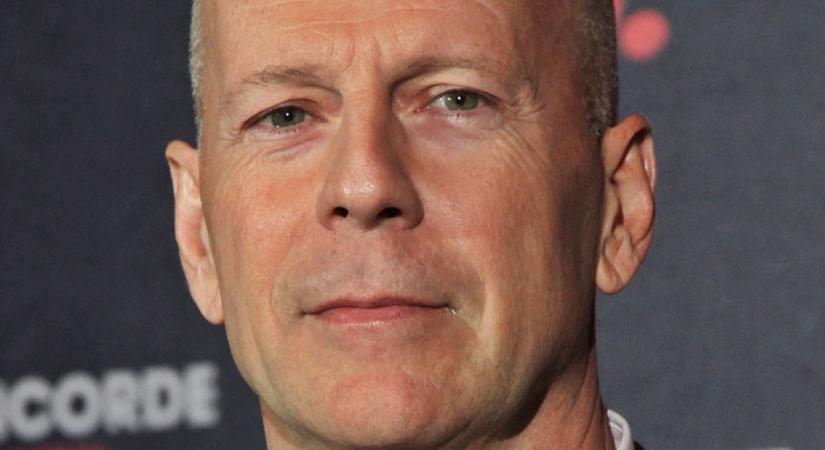 Kizárt, hogy ráismersz! Így nézett ki Bruce Willis az érettségi fotóján