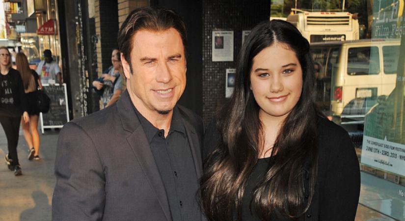 Dögös bombázó lett John Travolta egykori duci kislányából: A 22 éves Ella letarolja a világot szépségével