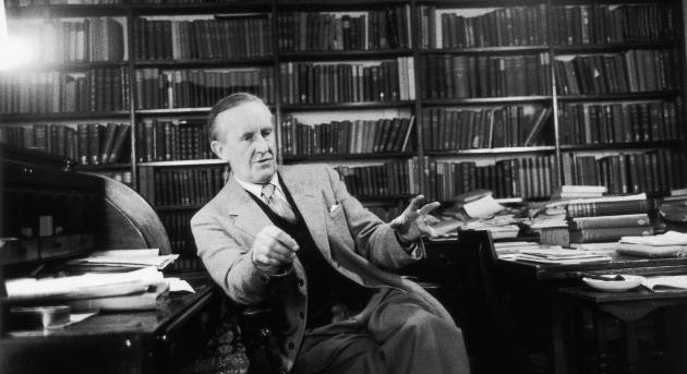 Gyermekkora óta a nyelvek bűvöletében élt A Gyűrűk Ura szerzője, J. R. R. Tolkien