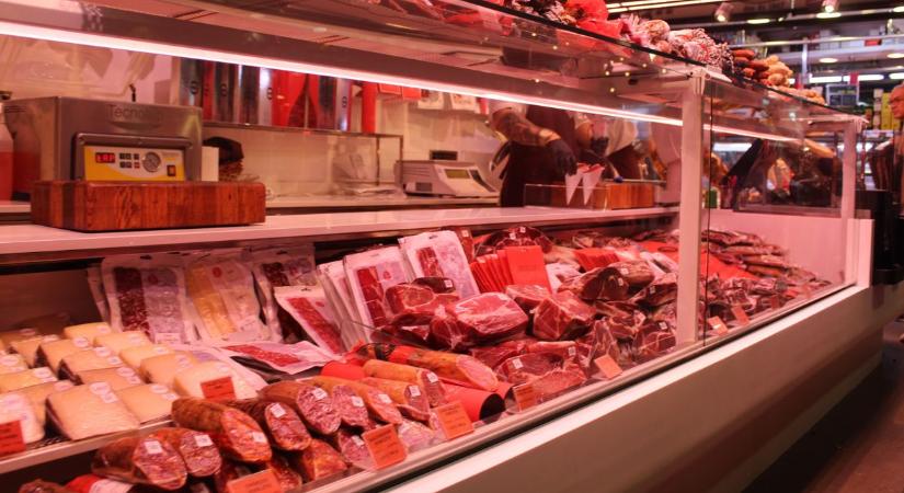 A vastagbélrák összefügghet a feldolgozott húsokkal, nitritekkel a francia hatóságok szerint