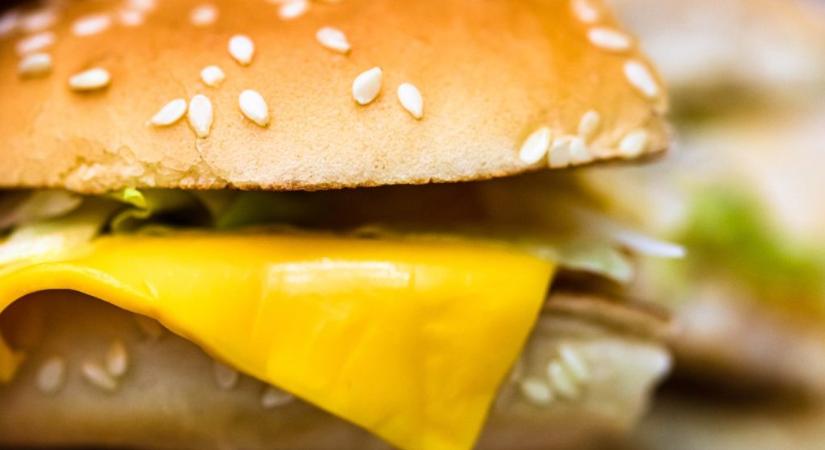 Több mint 40 ezer forintnyi konvertibilis márkáért kelt el egy mekis hamburger Bosznia-Hercegovinában