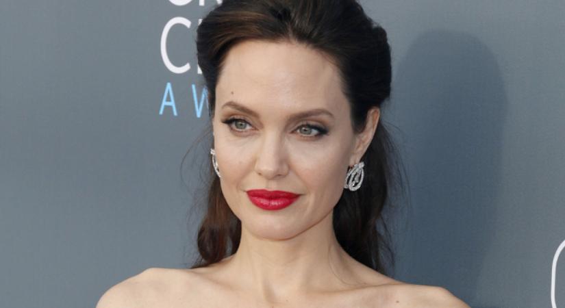 Tényleg elcsavarta egy 20 évvel fiatalabb színész fejét Angelina Jolie? Az Oscar-díjas színésznő reagált a pletykára, amit egy közös fotó indított el
