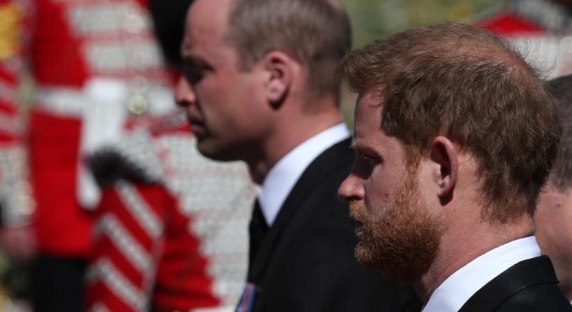 Újabb botrány a brit királyi családban: Vilmos összeverte Harryt