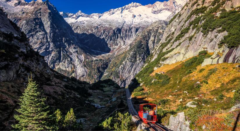 Svájcban található a legmeredekebb siklófelvonó a világon - képek