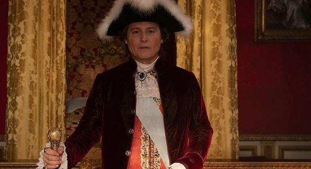 Johnny Depp királyul néz ki XV. Lajos szerepében, amihez új képek érkeztek