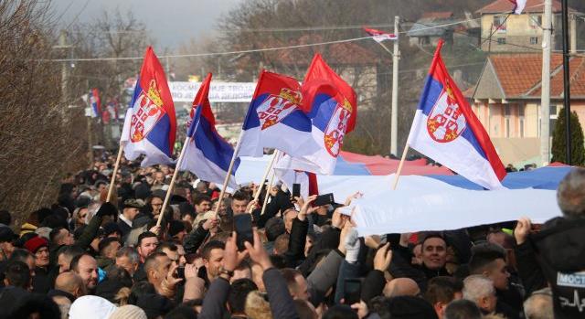 Szerbekre lőttek Koszovó déli részén