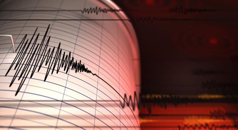 Erős földrengést mértek a Csendes-óceánon, cunamiriadót fújtak a térségben