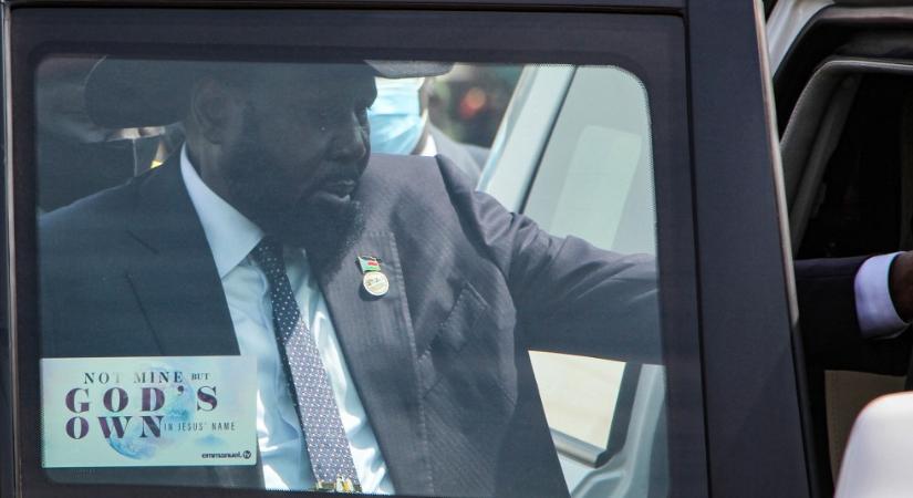 Bevizelt Dél-Szudán elnöke a himnusz alatt, majd letartóztattak hat médiamunkást az erről kiszivárogtatott videó miatt