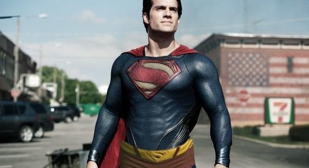 Zack Snyder több száz alsóneműt is megnézett, mire rájött, hogy Henry Cavill nem viselhet ilyet Az acélember kosztümjén